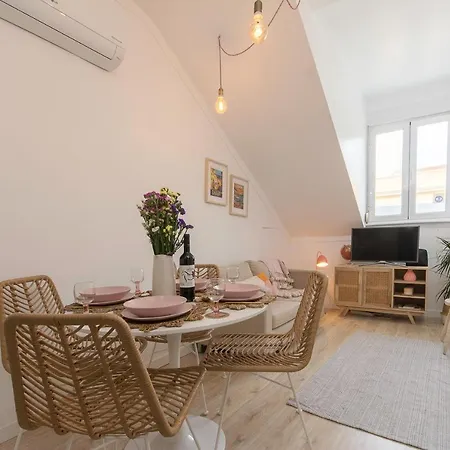 New Bright And Cozy In Graca Lägenhet