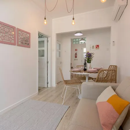 New Bright And Cozy In Graca Διαμέρισμα *