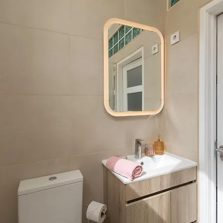 Apartment New Bright And Cozy In Graca