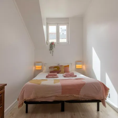 Apartment New Bright And Cozy In Graca