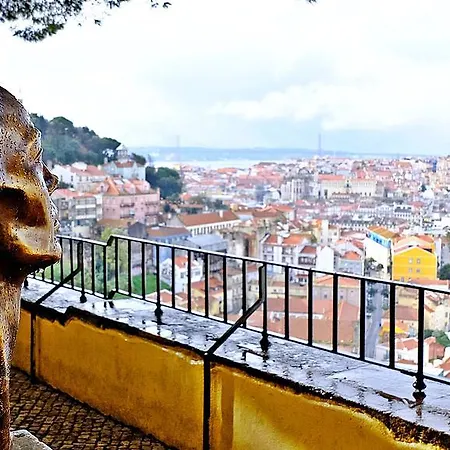 New Bright And Cozy In Graca Lisbon