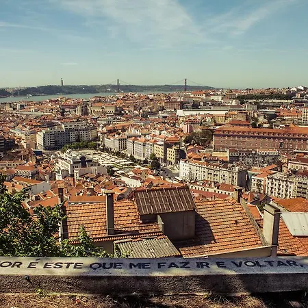 Apartment New Bright And Cozy In Graca Lisbon